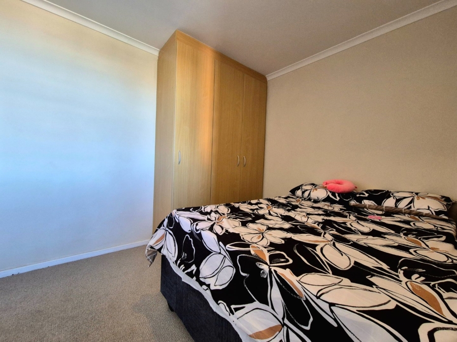 To Let 2 Bedroom Property for Rent in Wynberg Western Cape